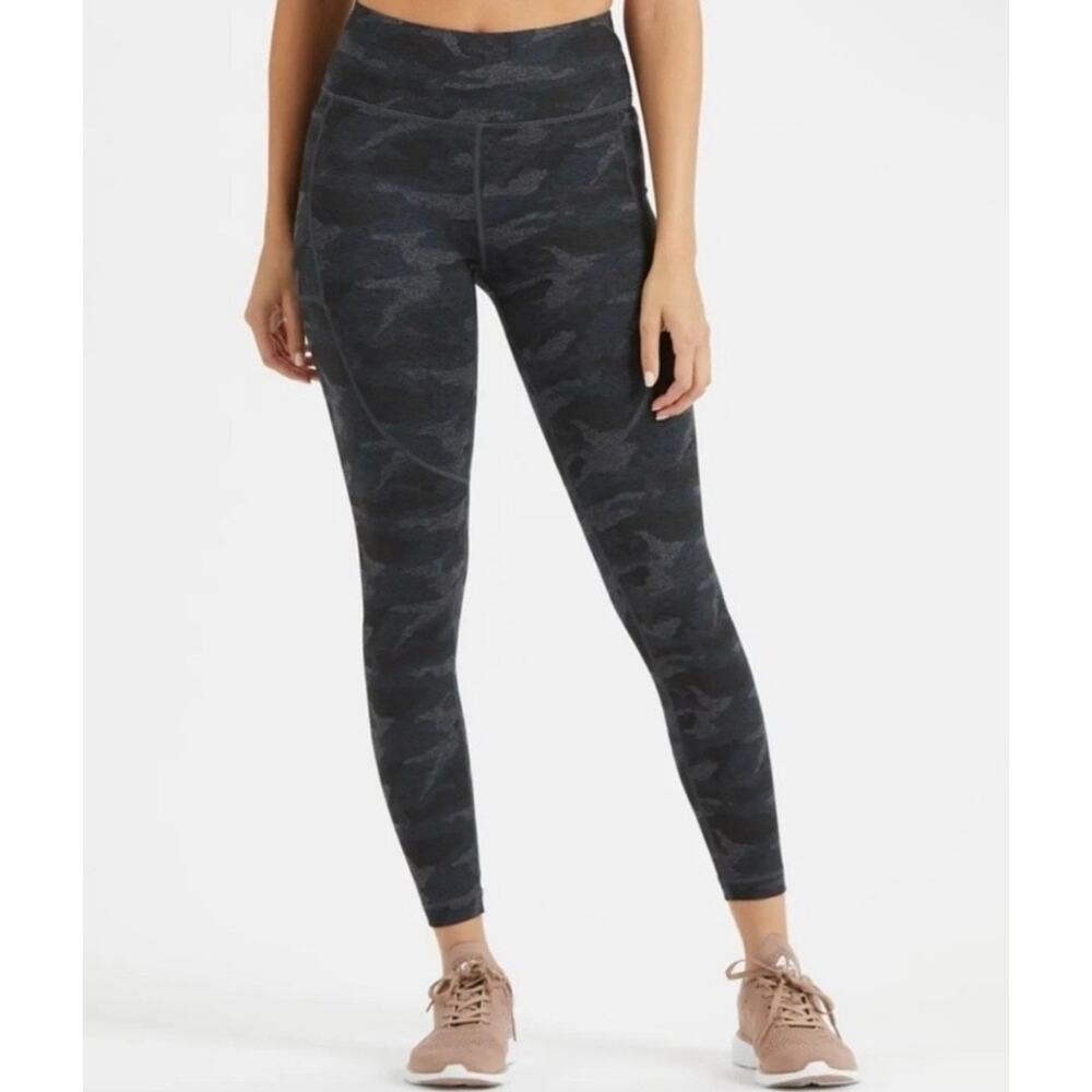 Vuori Elevation Performance Leggings Black Camo 7/8 Cropped Size Small